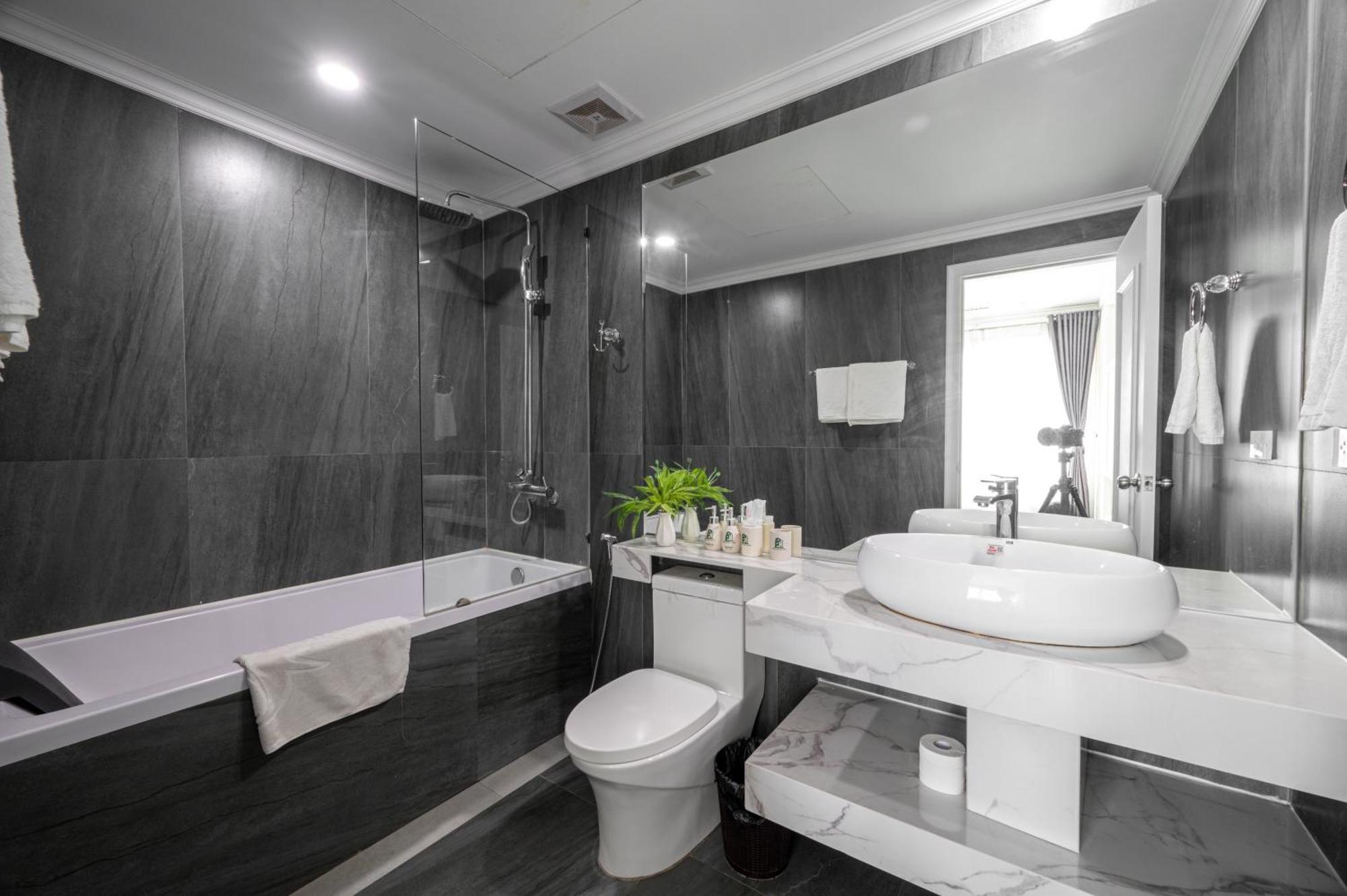 Luxe Paradise Suites Xuan Dieu Ханой Экстерьер фото